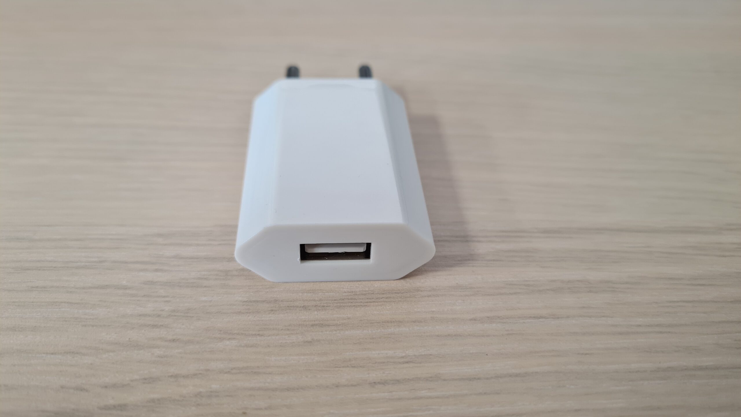 Adaptér na USB s CZ koncovkou, bílá